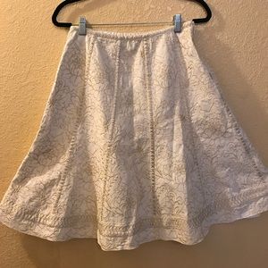 Nygard petites women's size 6 white and gold shirt